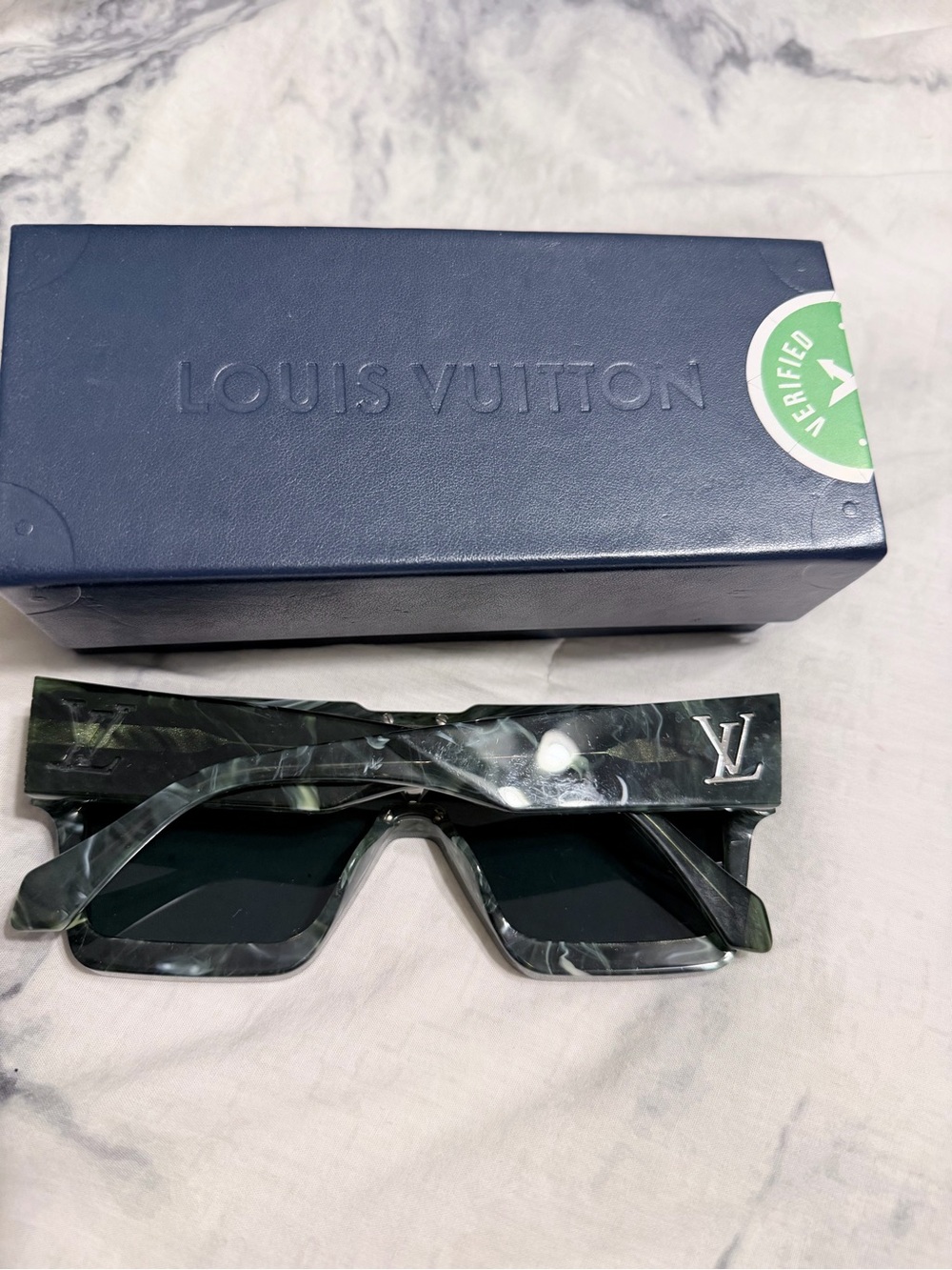 Louis Vuitton sunglasses - Picture 2 of 4